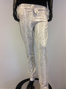 Bukser med snakeprint - beige